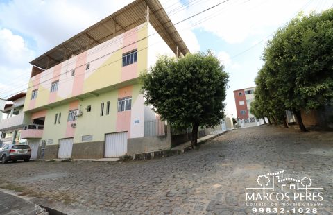 VENDE – PRÉDIO COM QUATRO APARTAMENTOS – CENTRO – PRÓXIMO COMPANHIA DE POLÍCIA MILITAR