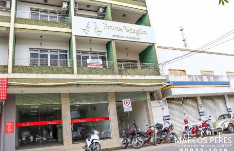 PONTO COMERCIAL, MAIS DOIS APARTAMENTOS; AO LADO BANCO SANTANDER; CENTRO