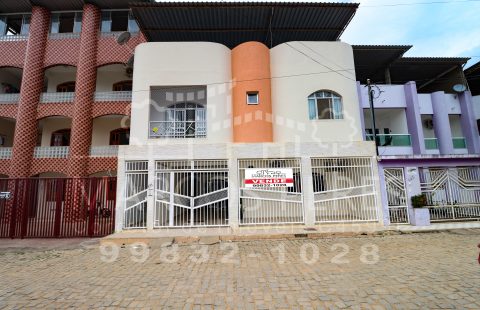 PRÉDIO COM TRÊS APARTAMENTOS – ATRÁS DO INSS