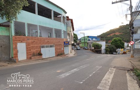 PRÉDIO COM PONTO COMERCIAL, GARAGEM E TERRAÇO