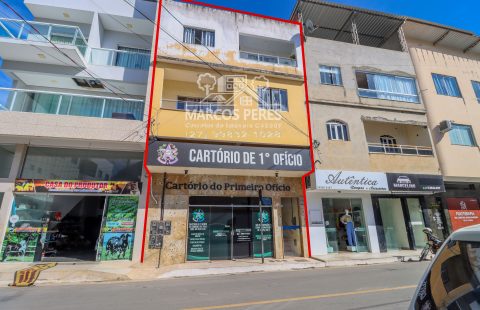 VENDE PRÉDIO COM PONTO COMERCIAL E APARTAMENTOS